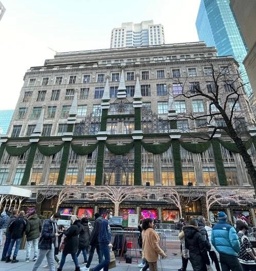 这包从saks买了一件加厚的衬衫，一件毛衣，用来过冬。总价不