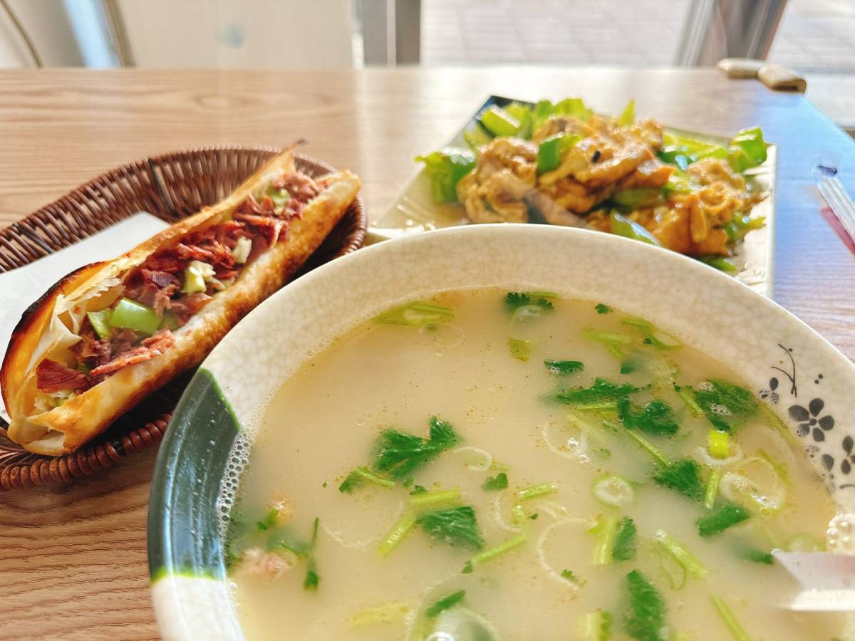 忙完工作，肚子有点小饿，想着下午还有一堆工作要做，所以中午只