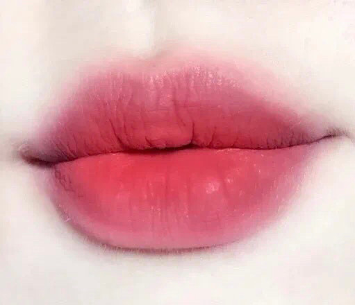 卡乐泡泡的唇釉出了名的颜色多，他家主打就是划算，分享这个Do