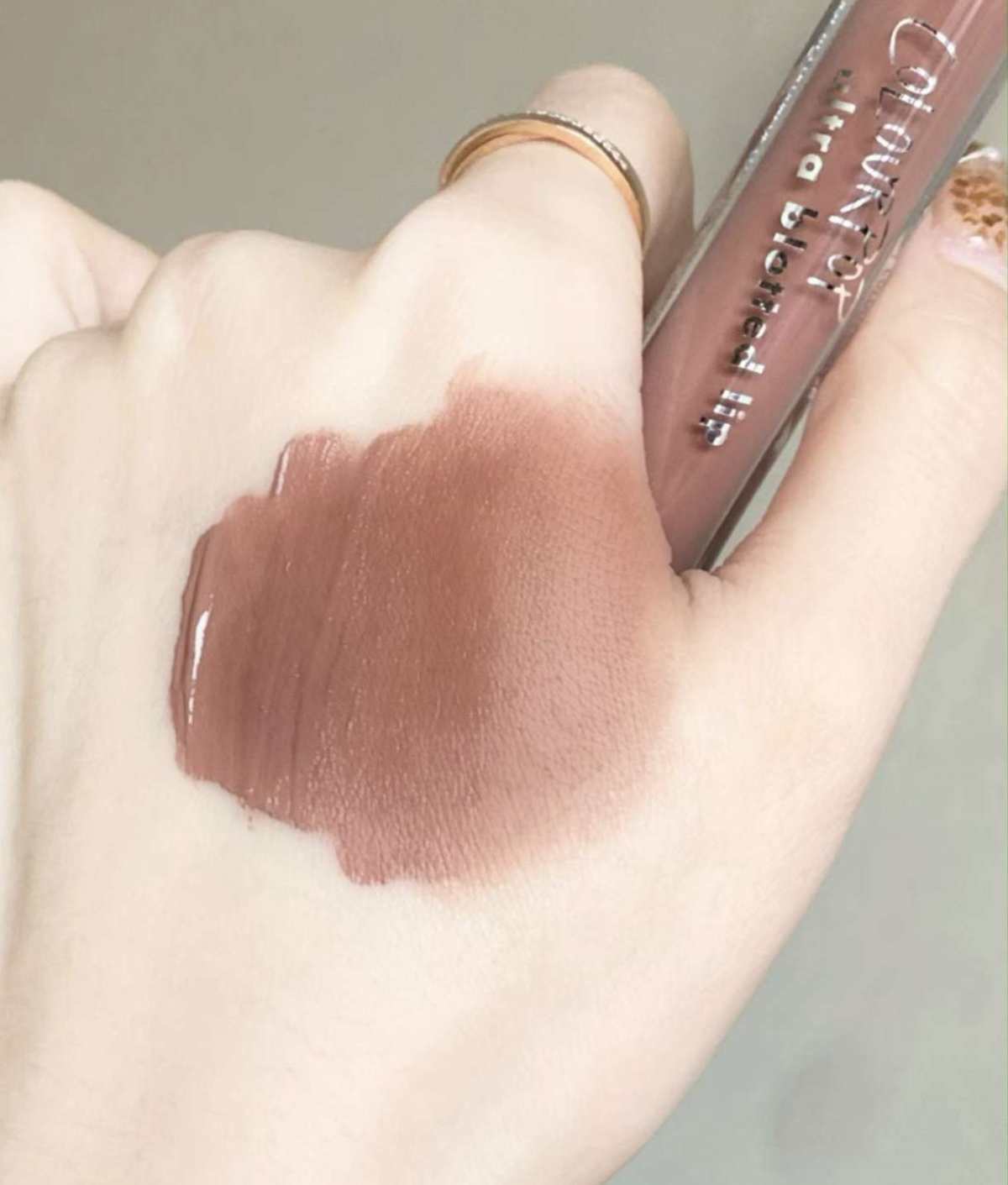 Colourpop这只starling裸土色真的是绝美的呀！