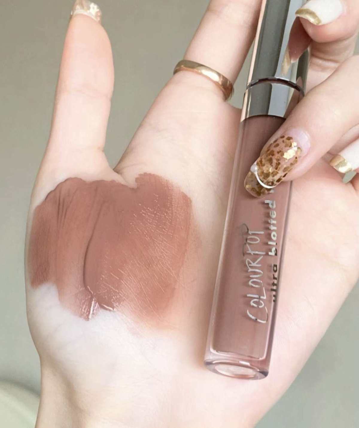 Colourpop这只starling裸土色真的是绝美的呀！