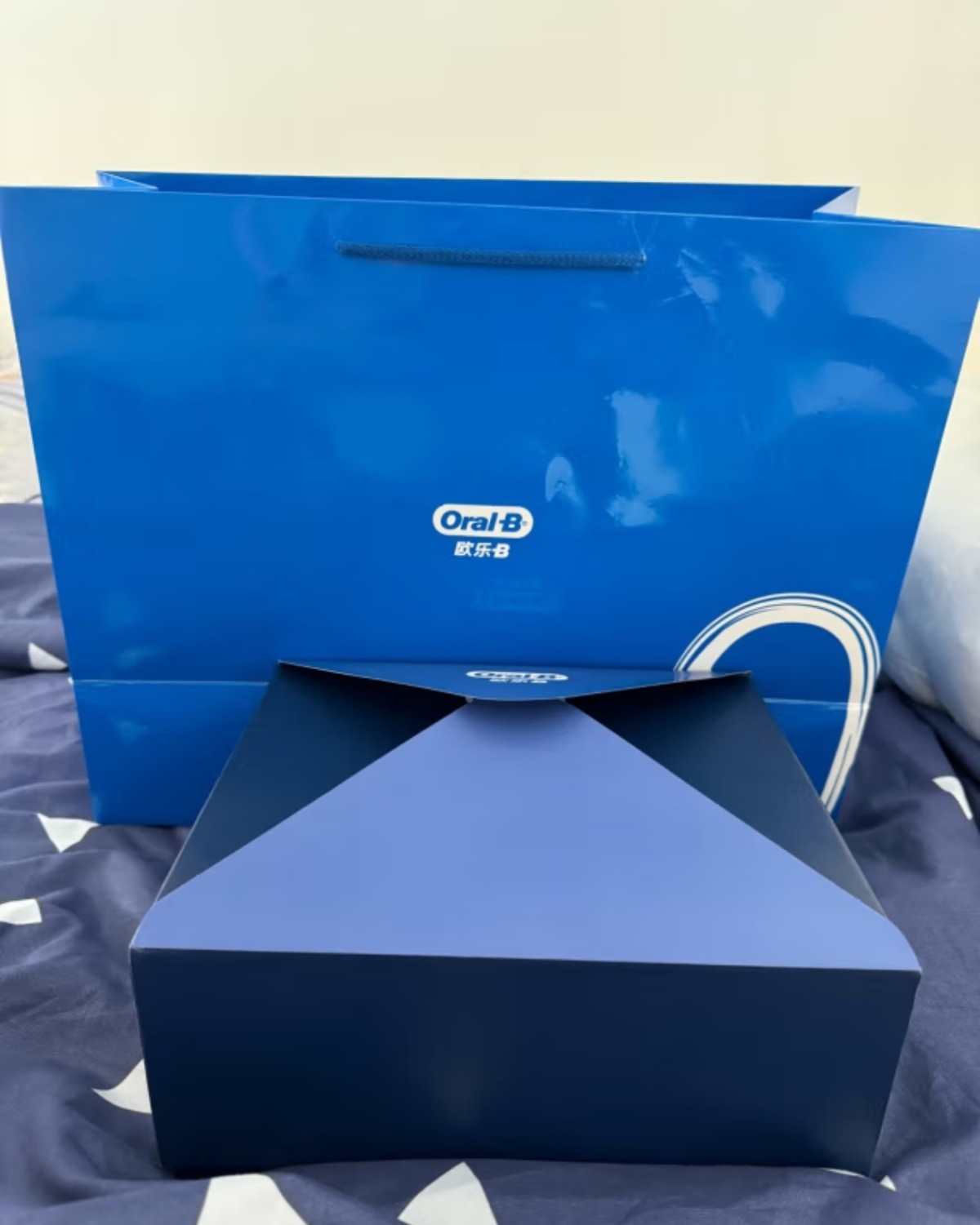 电动牙刷是一种非常方便和高效的清洁工具，我使用电动牙刷已经有