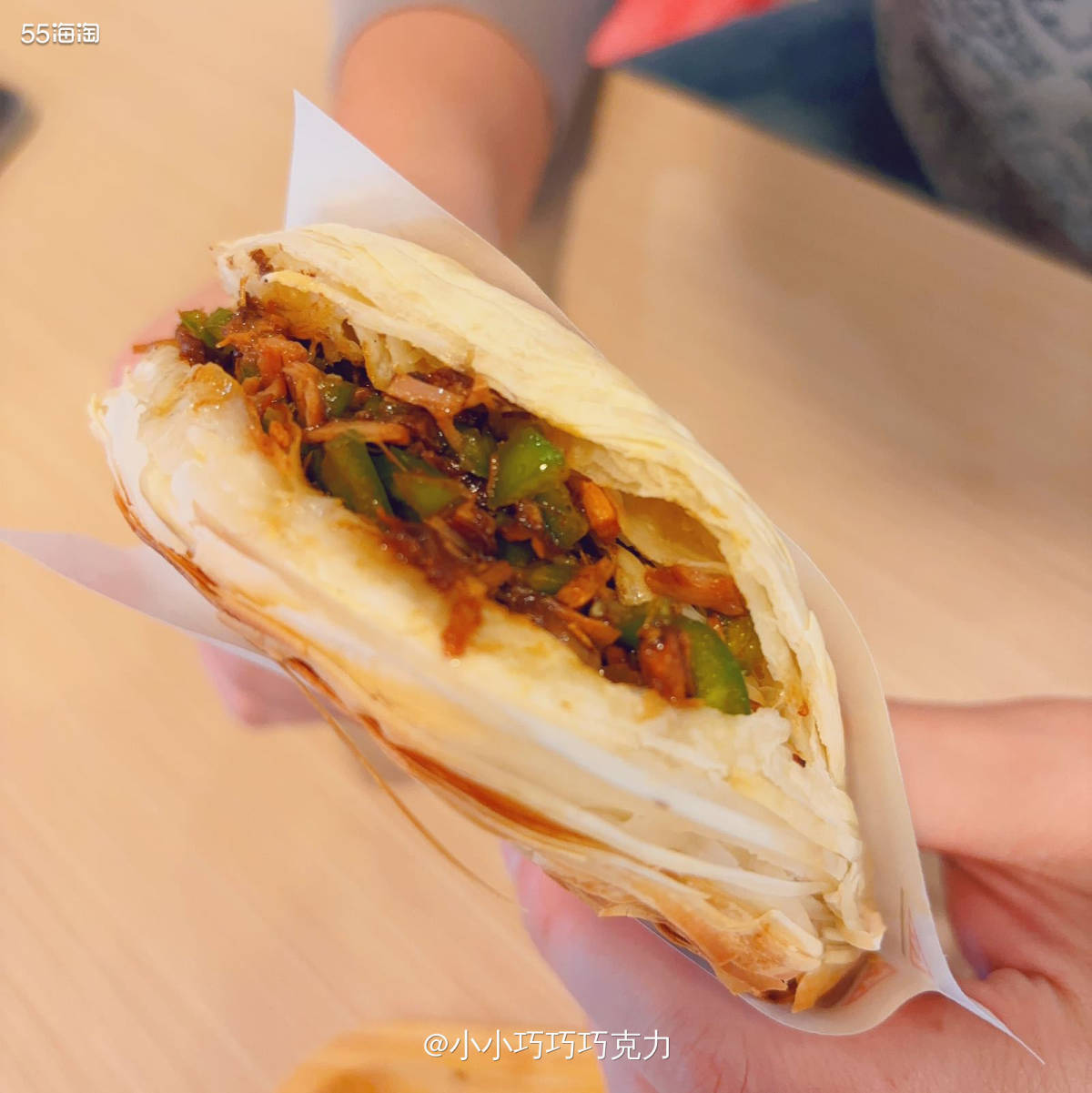 周五的晚上也没有做饭，本来说不吃的，坐了一会儿我对象又说饿了