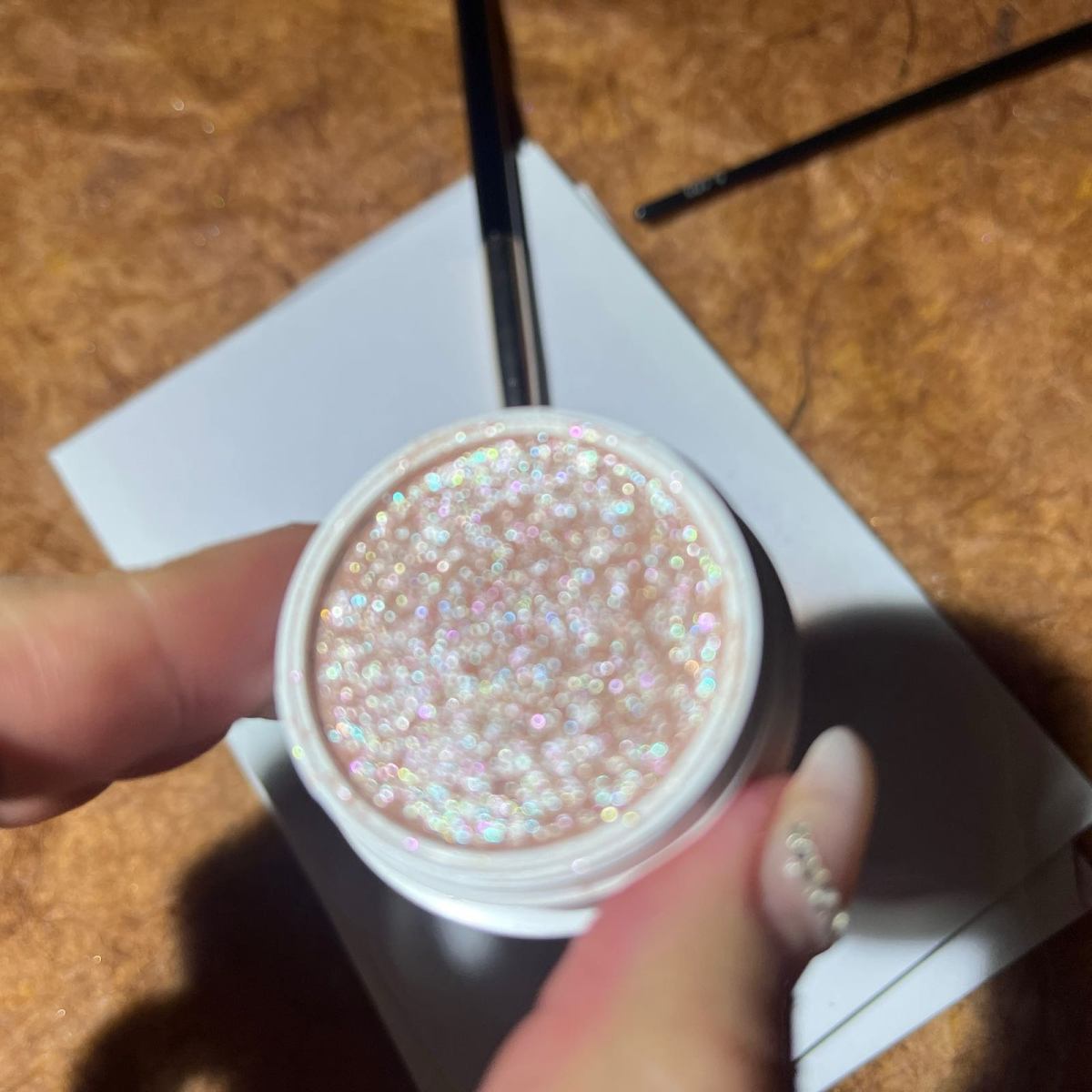 我最爱的闪片之一！！ 哪怕现在有了很多其他眼影，翻出来拍照时
