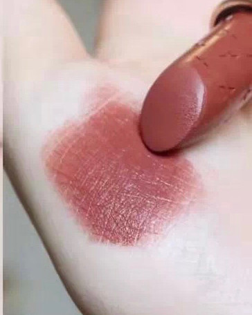 Colourpop星星💄因为管身和唇膏上的星星图案出名的，