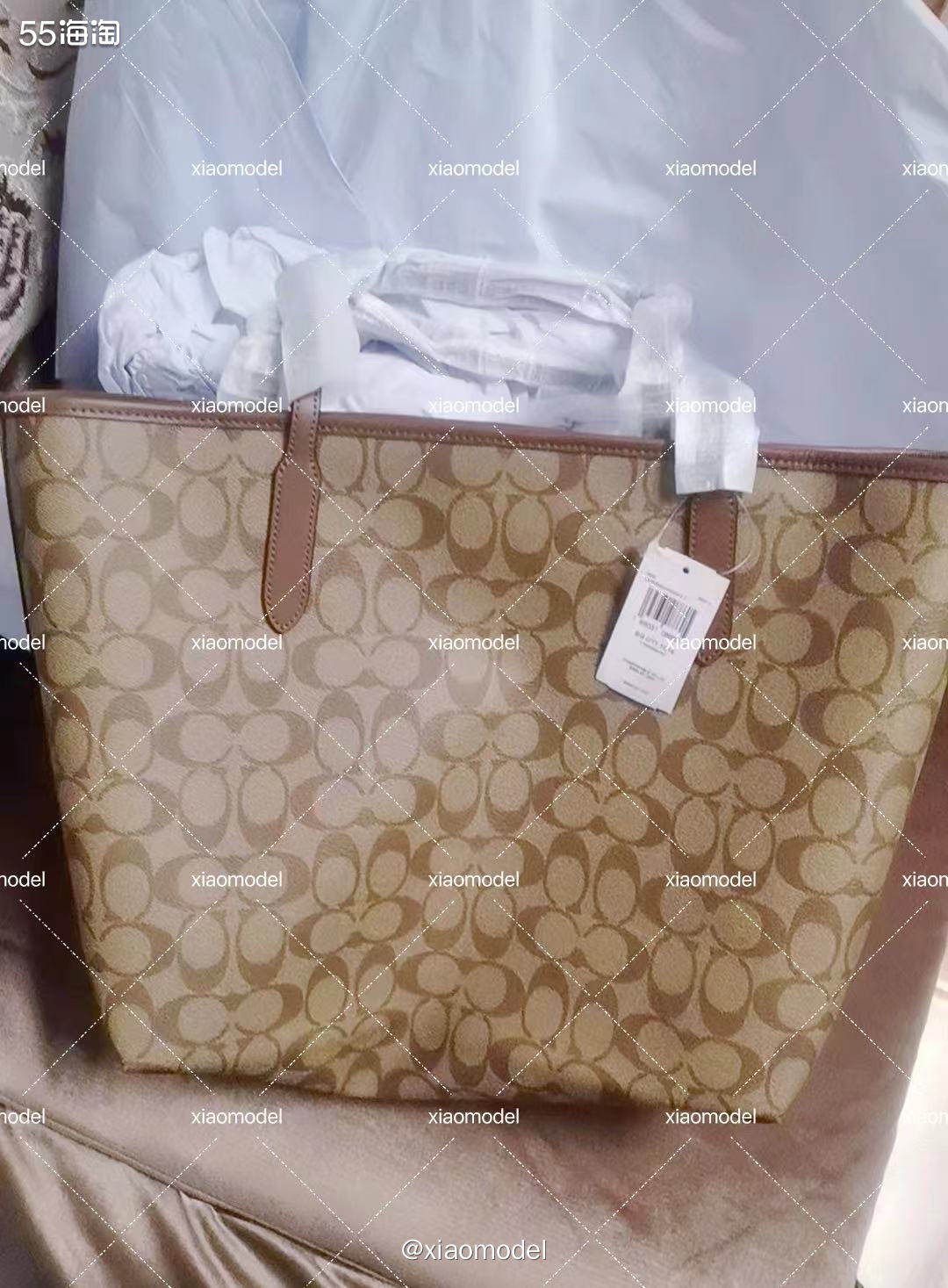 😀今早收到校友发来的Coach city托特包买家秀！其实