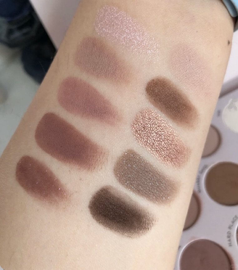 ❇️Colourpop这盘30色低饱和度水泥盘说明上写着30