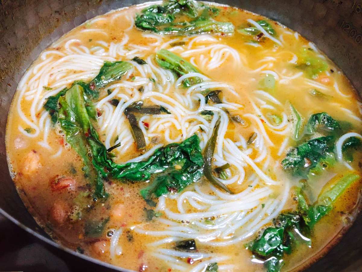 晚上搬砖回家直接来一碗麻酱米线！这个天气就要暖和的食物，不休