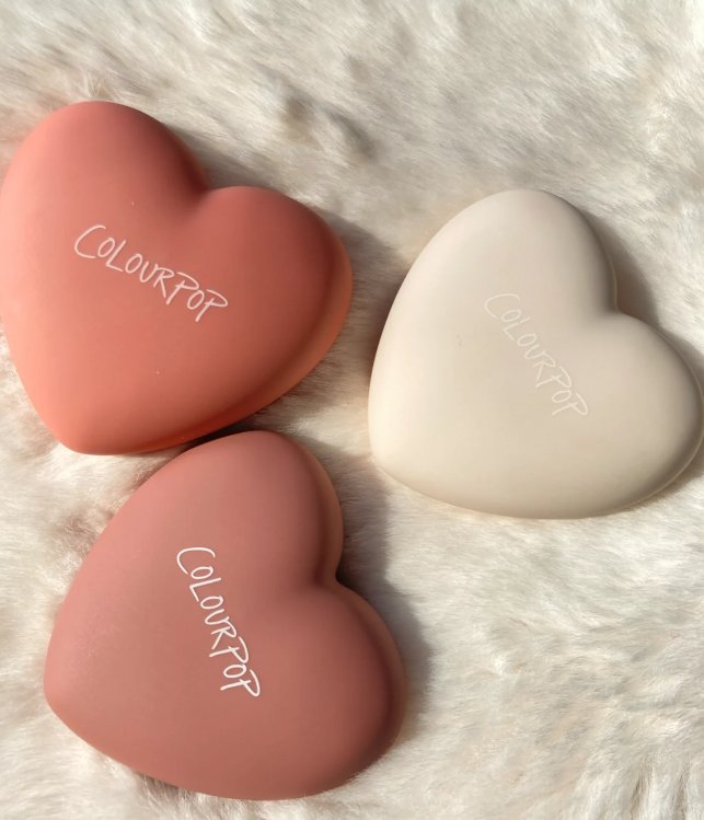 Colourpop 情人节系列腮红，一共有6个色，爱心的外壳