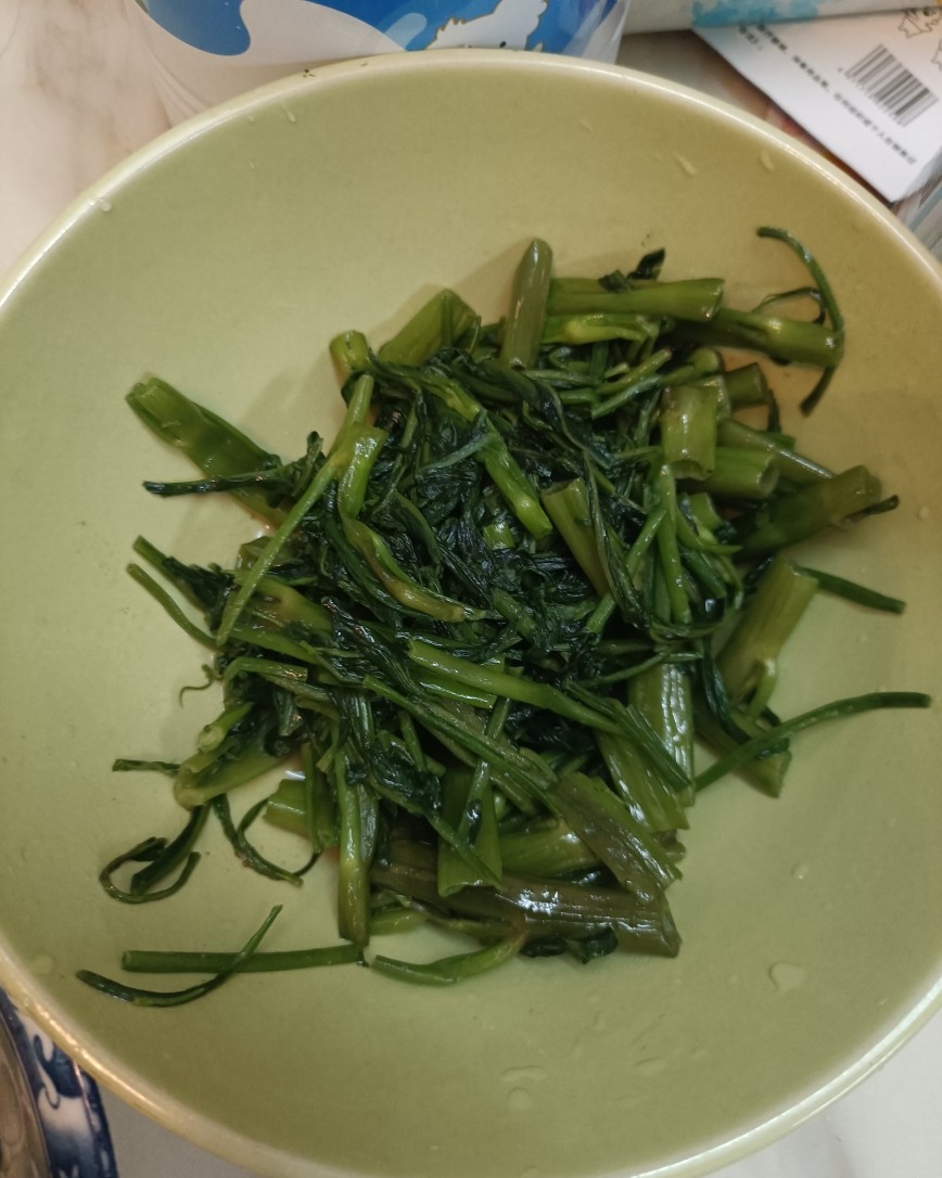 分享一下今天做的菜吧，味道还不错，老公和女儿都还爱吃  👉