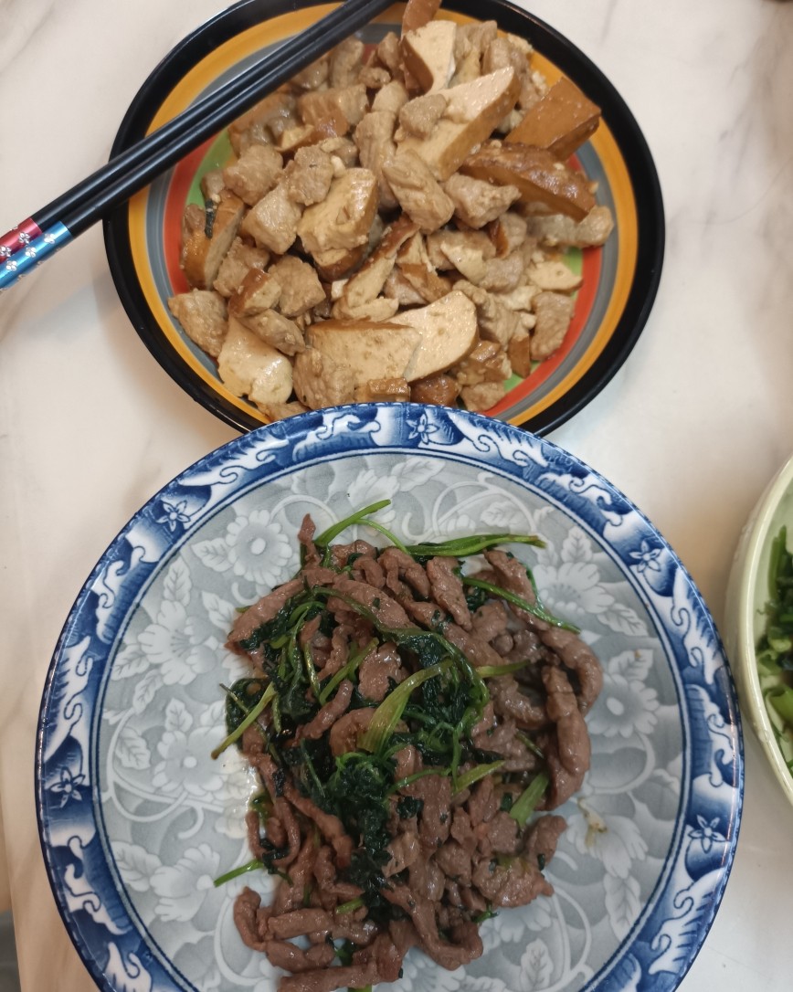 分享一下今天做的菜吧，味道还不错，老公和女儿都还爱吃  👉