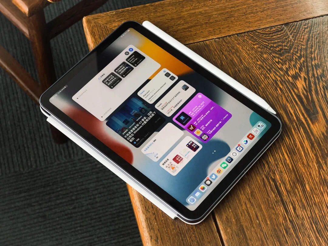 如果要选新年礼物送小朋友，我会推荐iPad mini 6，这