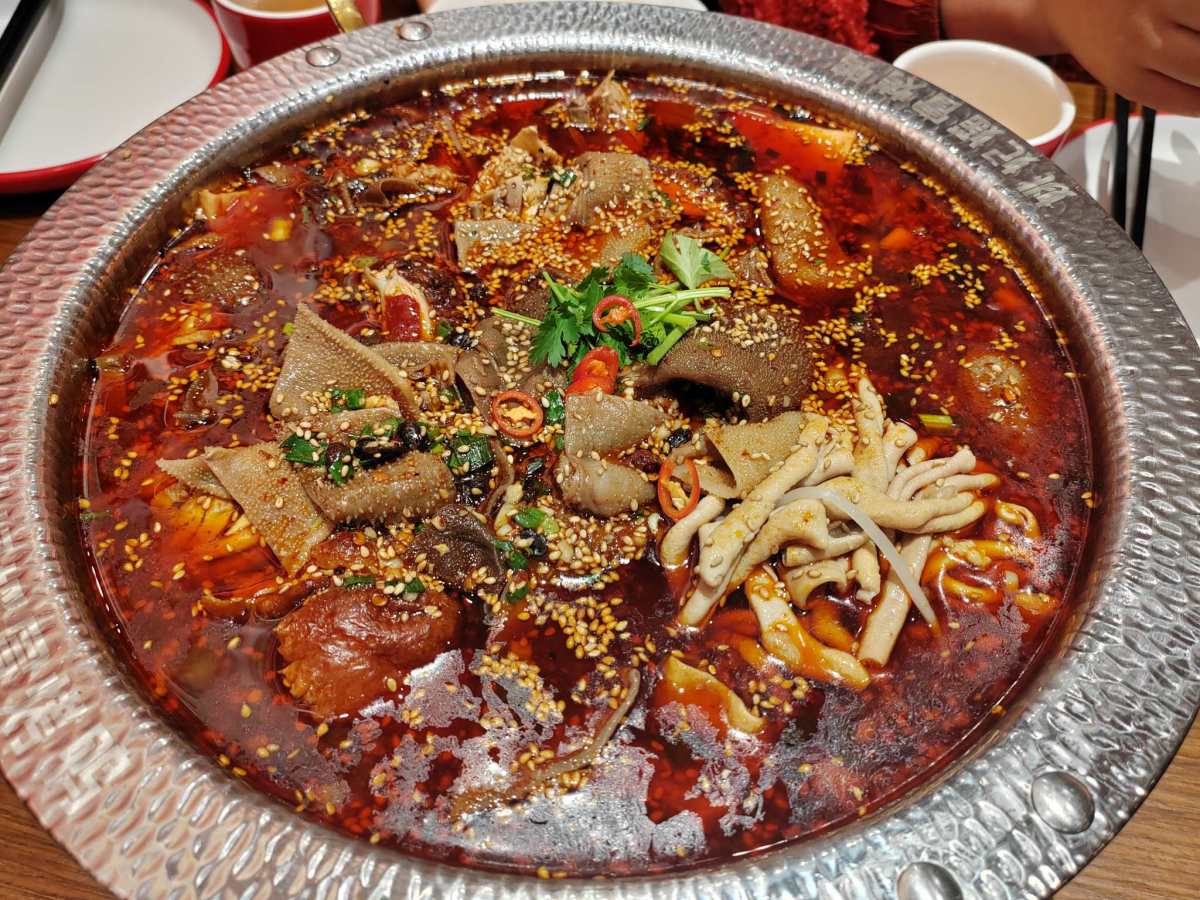 中午终于和小伙伴一起吃上了心心念念已久的姚妃瑶冒烤鸭。 之前