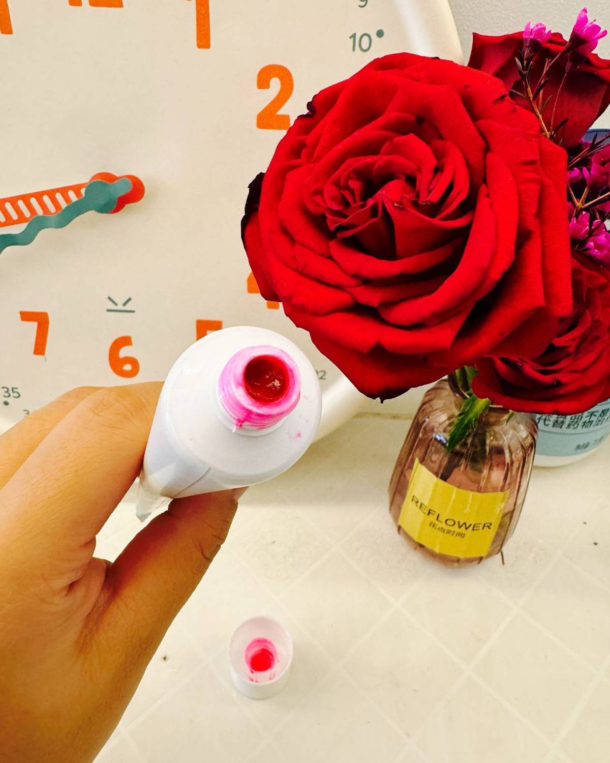 最近小孩子不是在带牙套吗？那带牙套之后就会做一些牙膏上面的一