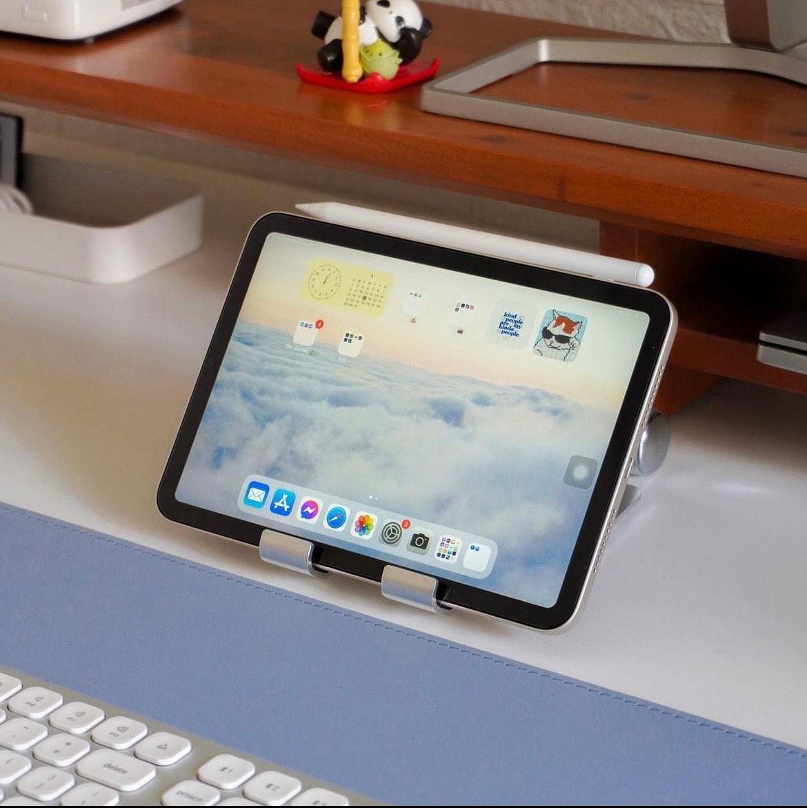 苹果iPad mini系列就是小尺寸平板，主打游戏和掌阅，8