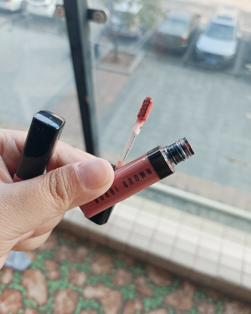 Bobbi brown唇部产品之前我最喜欢是黑管的口红，但是