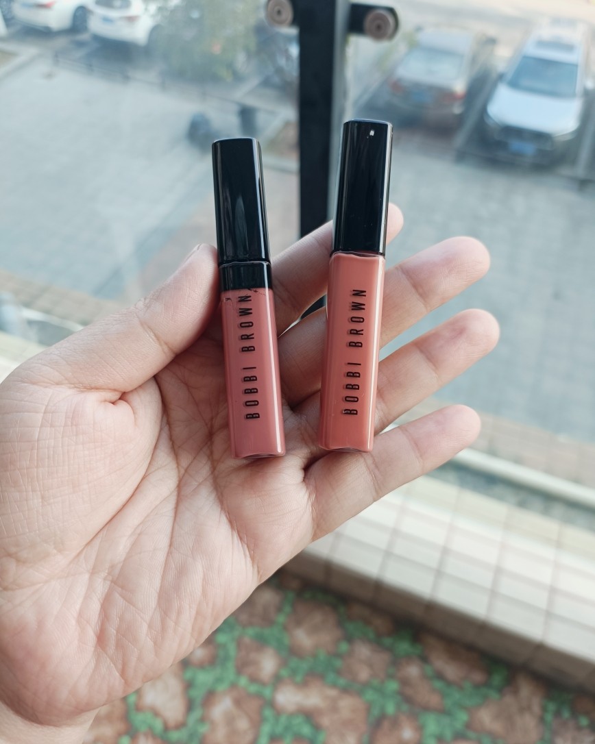 Bobbi brown唇部产品之前我最喜欢是黑管的口红，但是