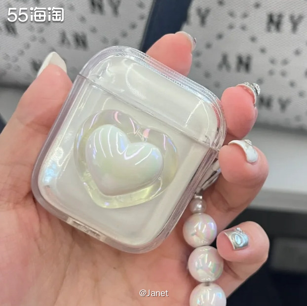 对还没有买苹果耳机的小伙伴，必须推荐性价比非常高的AirPo