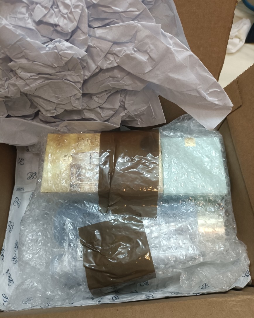 我雅诗兰黛的第二单发货比第三单晚，而且晚了很多，但是走的是配