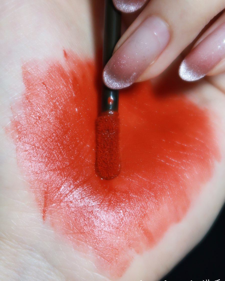 涂不来正红色 用个橘红色代替一下节日氛围 圣诞作为“中国传统