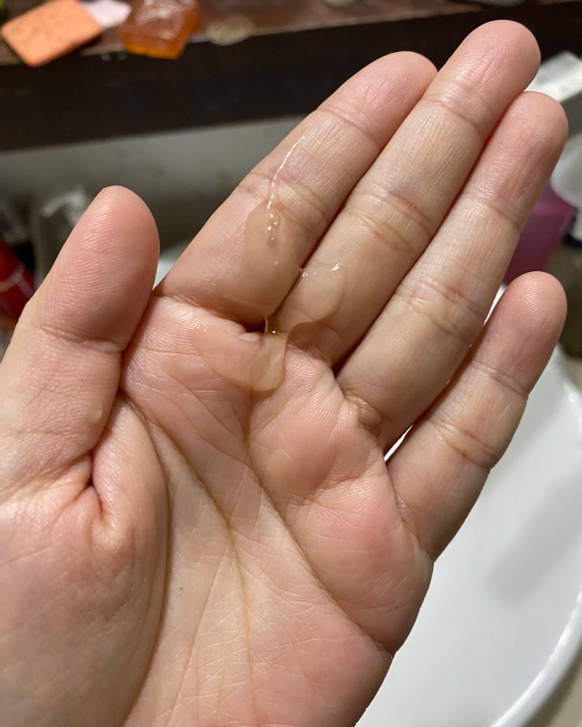 欧莱雅金致臻颜花蜜奢养洁面乳是一款备受好评的高端洁面产品。它