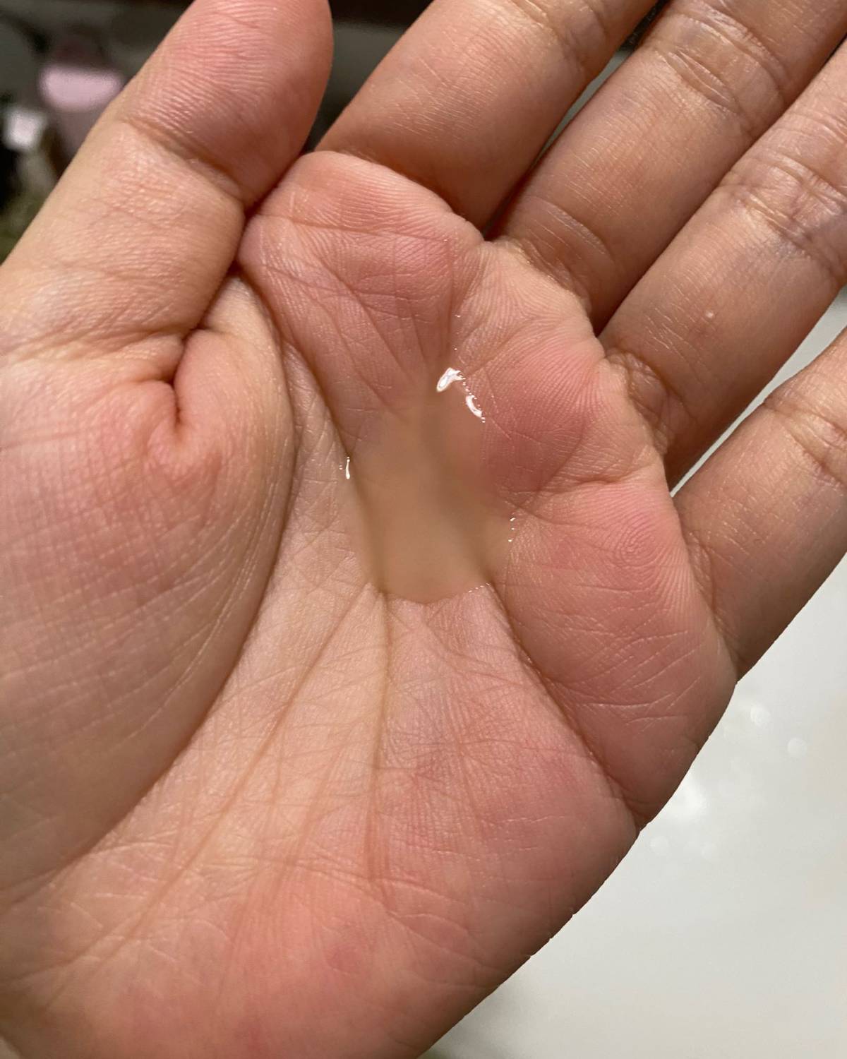欧莱雅复颜视黄醇精粹抗皱精华，以其独特的视黄醇配方，为肌肤带