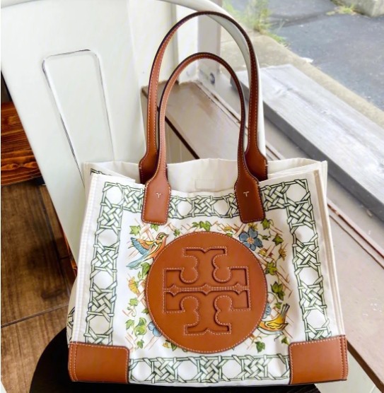 Tory Burch（汤丽柏琦）和Coach（蔻驰）两个品牌
