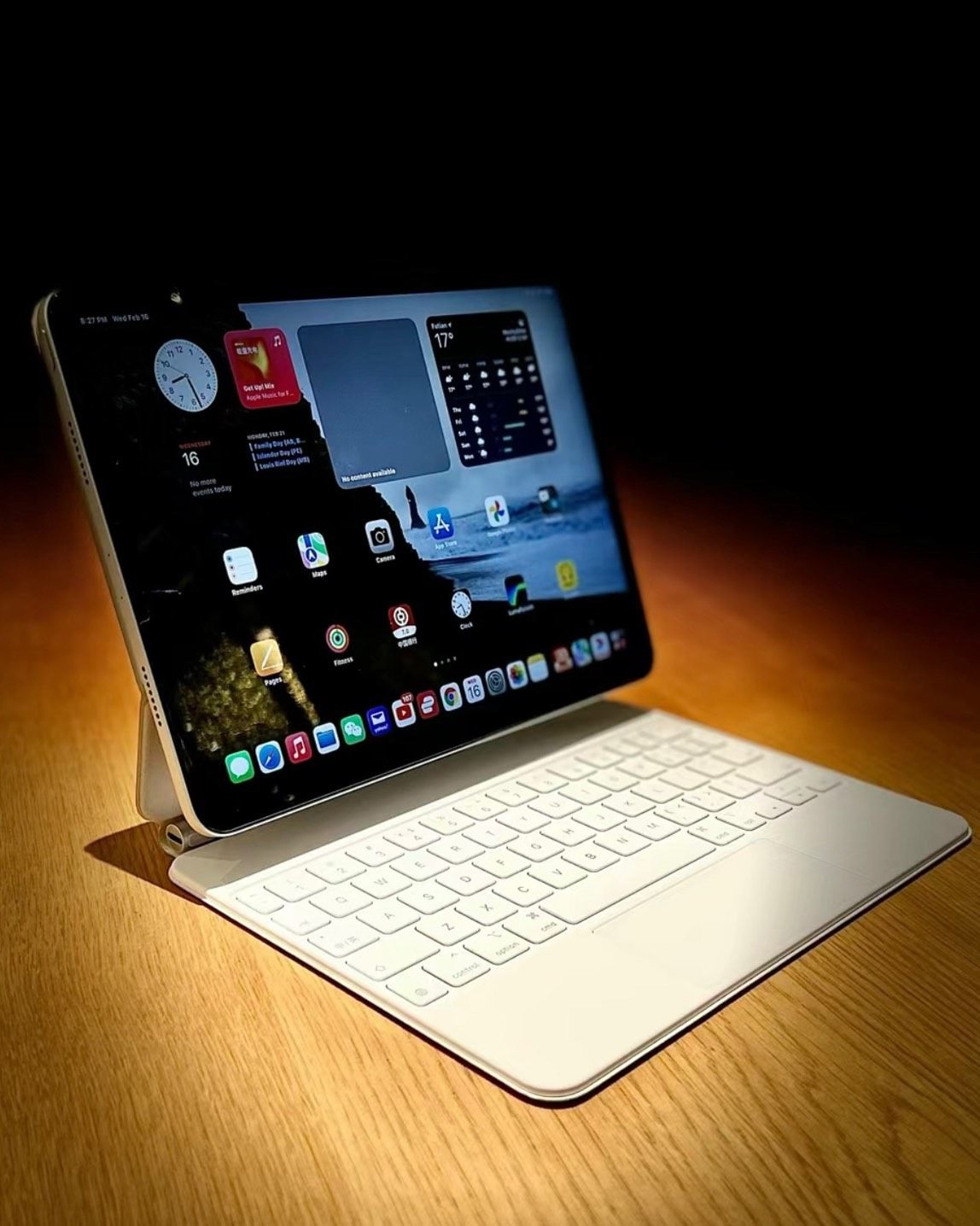 随着苹果iPad功能越来越强大，加上一个键盘后，说它是台小电