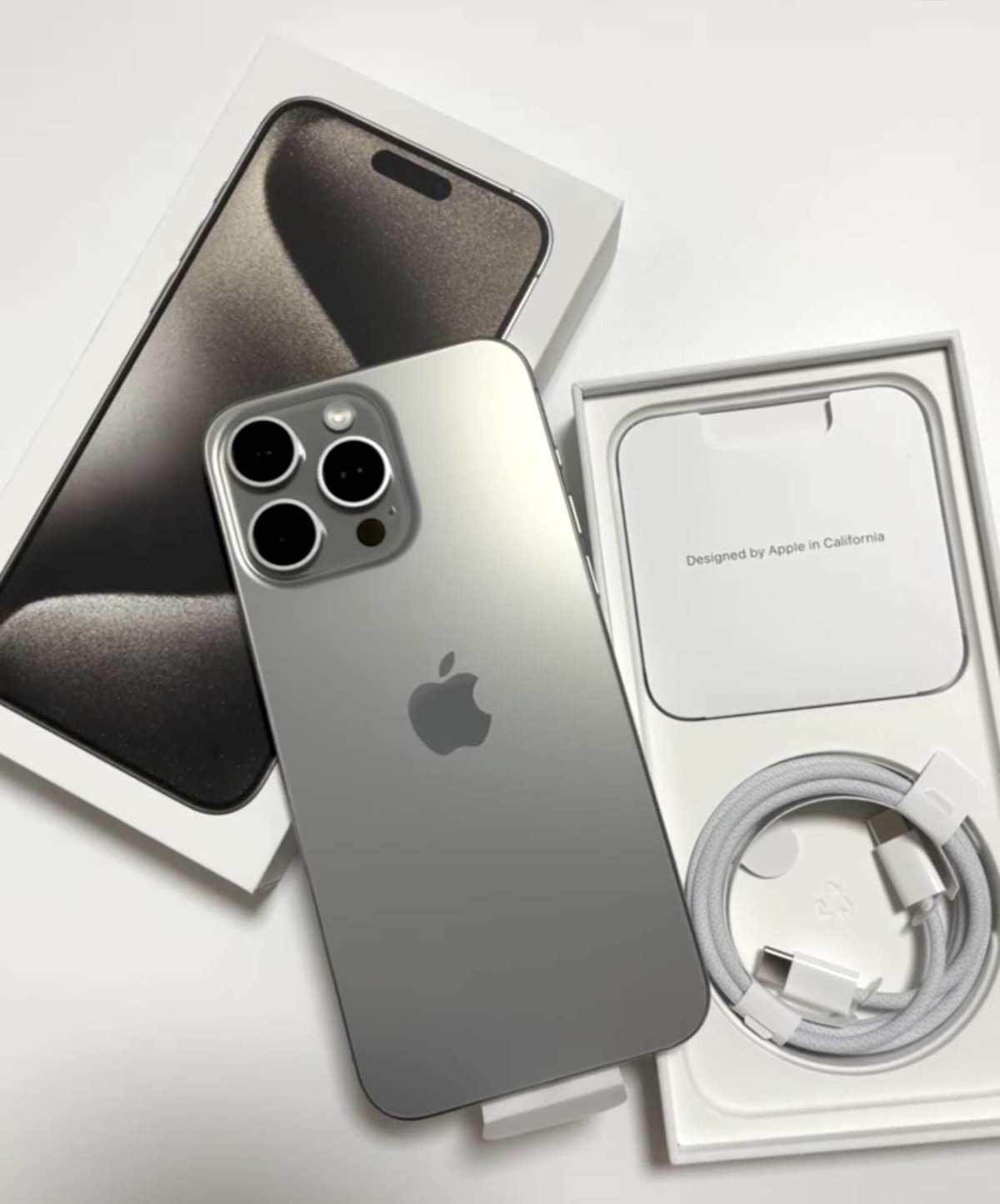 很多小伙伴在买iphone15pro和max之前选择困难症，