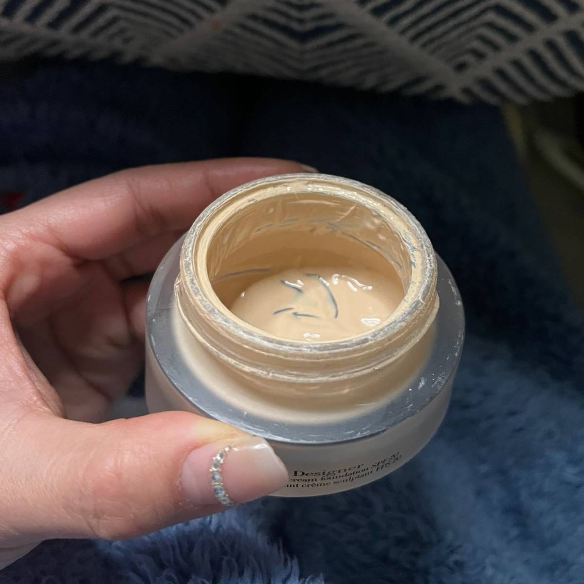 底妆产品我真的很爱尝试各个品牌，妆容精不精致，底妆占了一半。