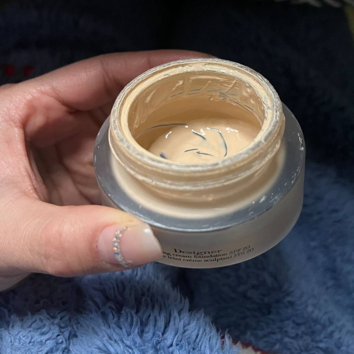 底妆产品我真的很爱尝试各个品牌，妆容精不精致，底妆占了一半。