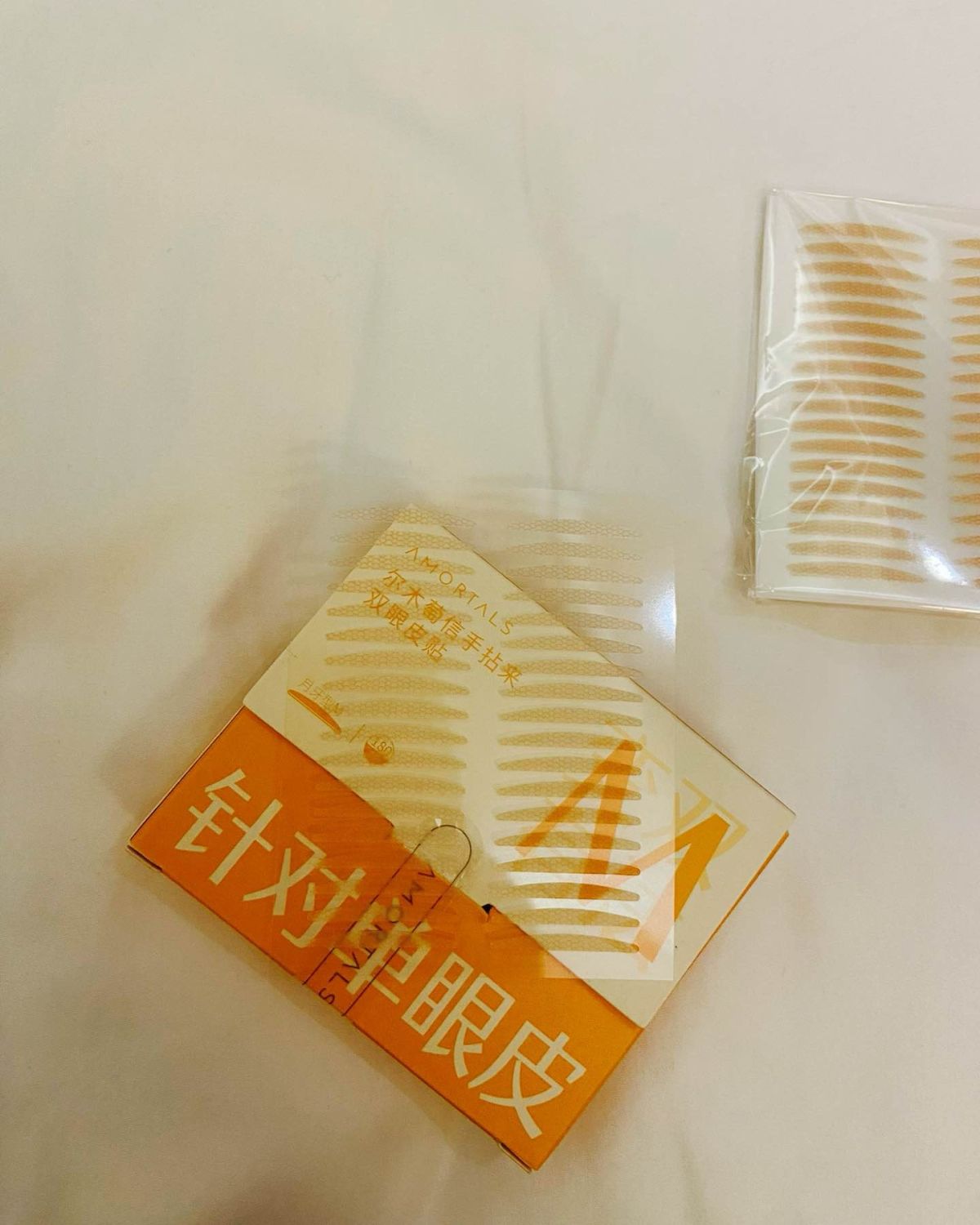 之前有给你们分享好用的假睫毛，这次再给你们来分享一个好用的双
