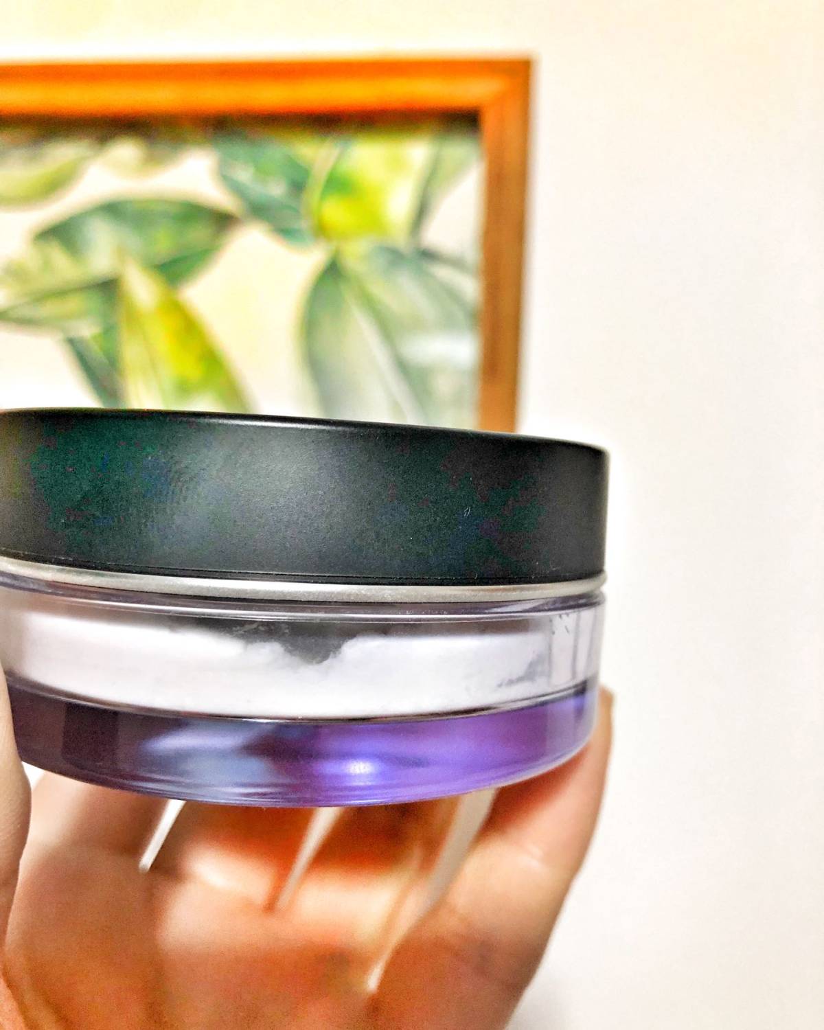 混油皮必备的就是散粉特别大夏天油的发亮😂今年最喜欢的就是M