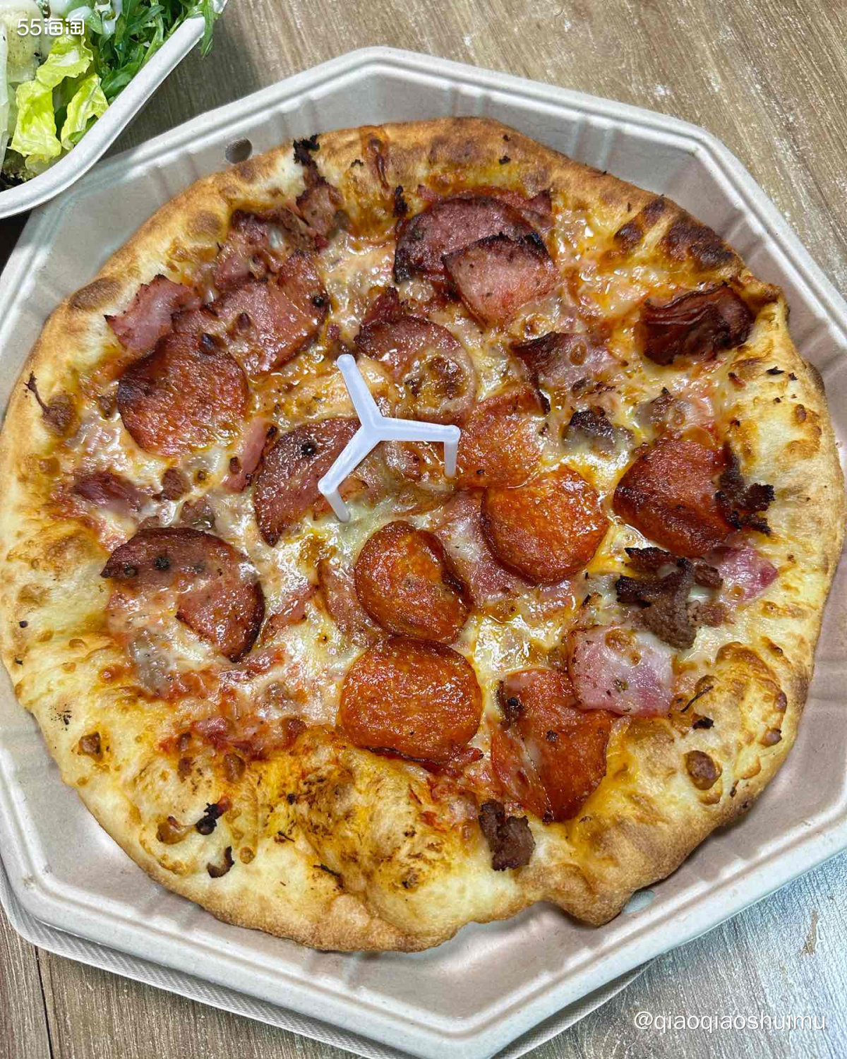 这近一周的时间，娃就喊着要吃披萨，今天给他点了一个。他想吃站