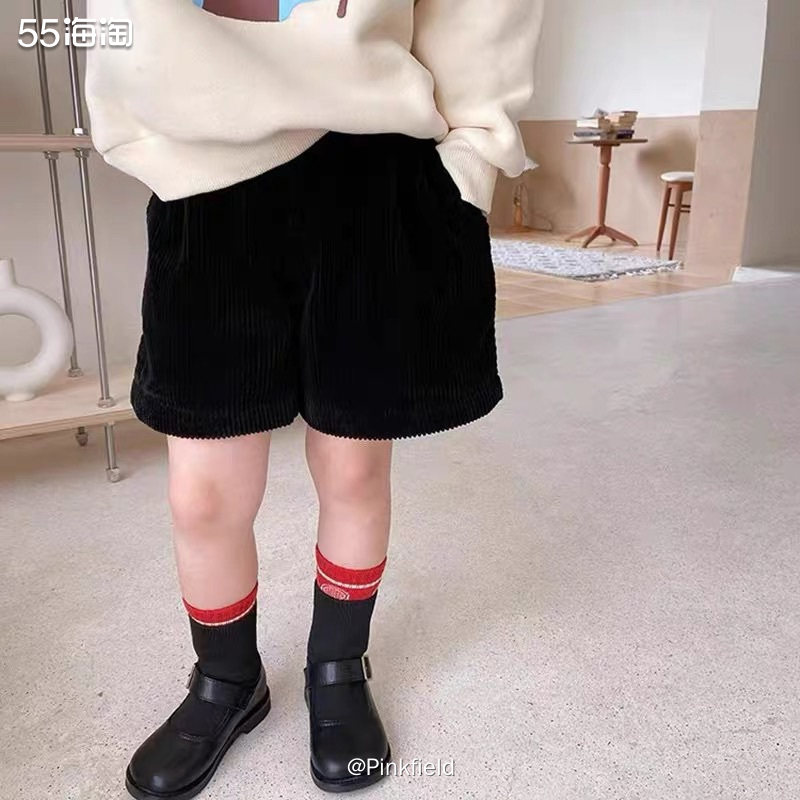 👖前阵子我姐给我女儿买了一双长筒靴，为了搭配这双鞋，我琢磨