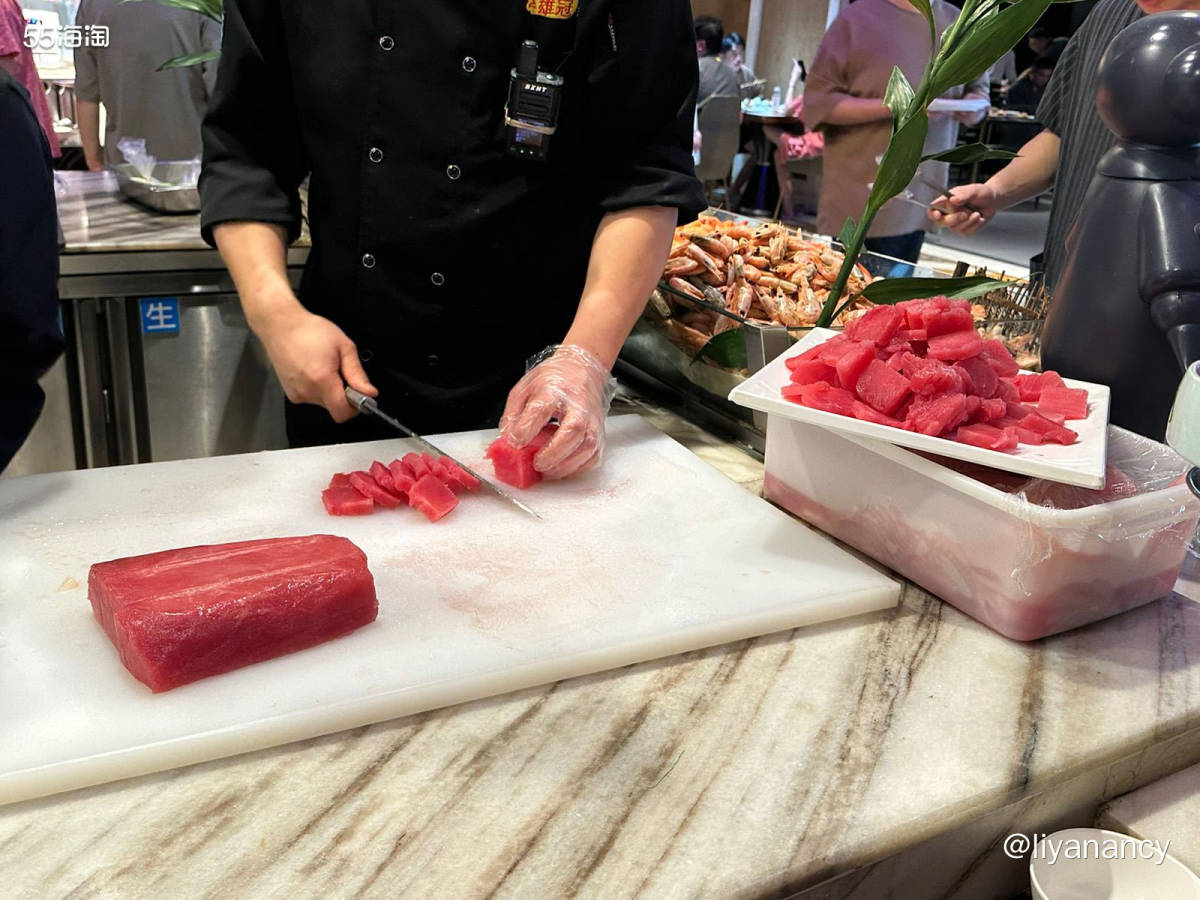 我是一个不常去吃自助餐的人，因为总是觉得实力不够，吃不回来，