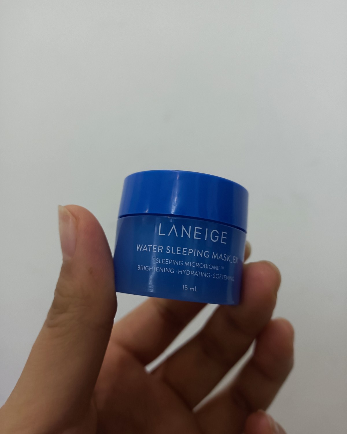 我是混油，一直感觉用面霜太过油腻，就只用水和精华。前段时间在