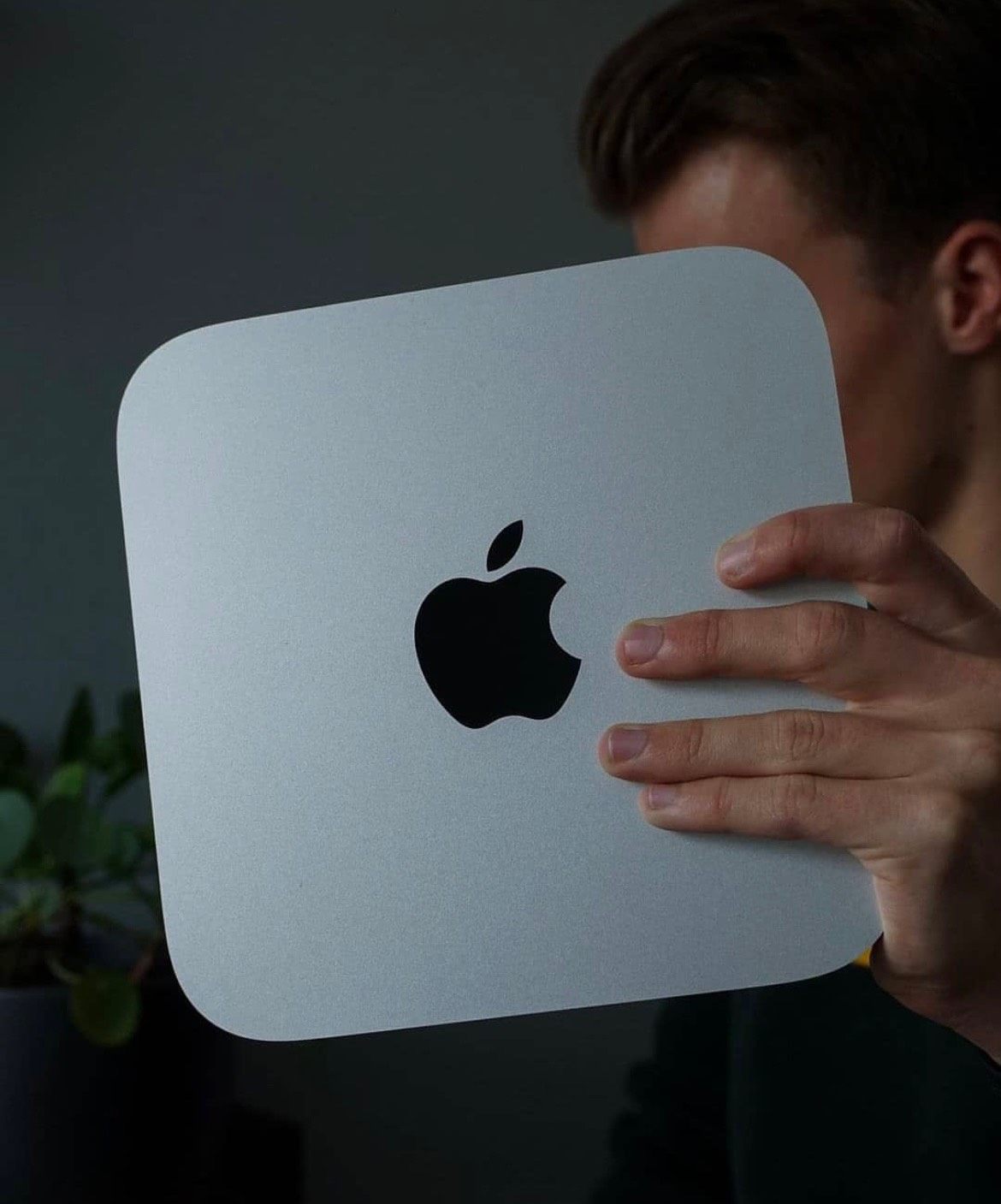 Mac mini也就是苹果台式电脑的小型主机，受到Power