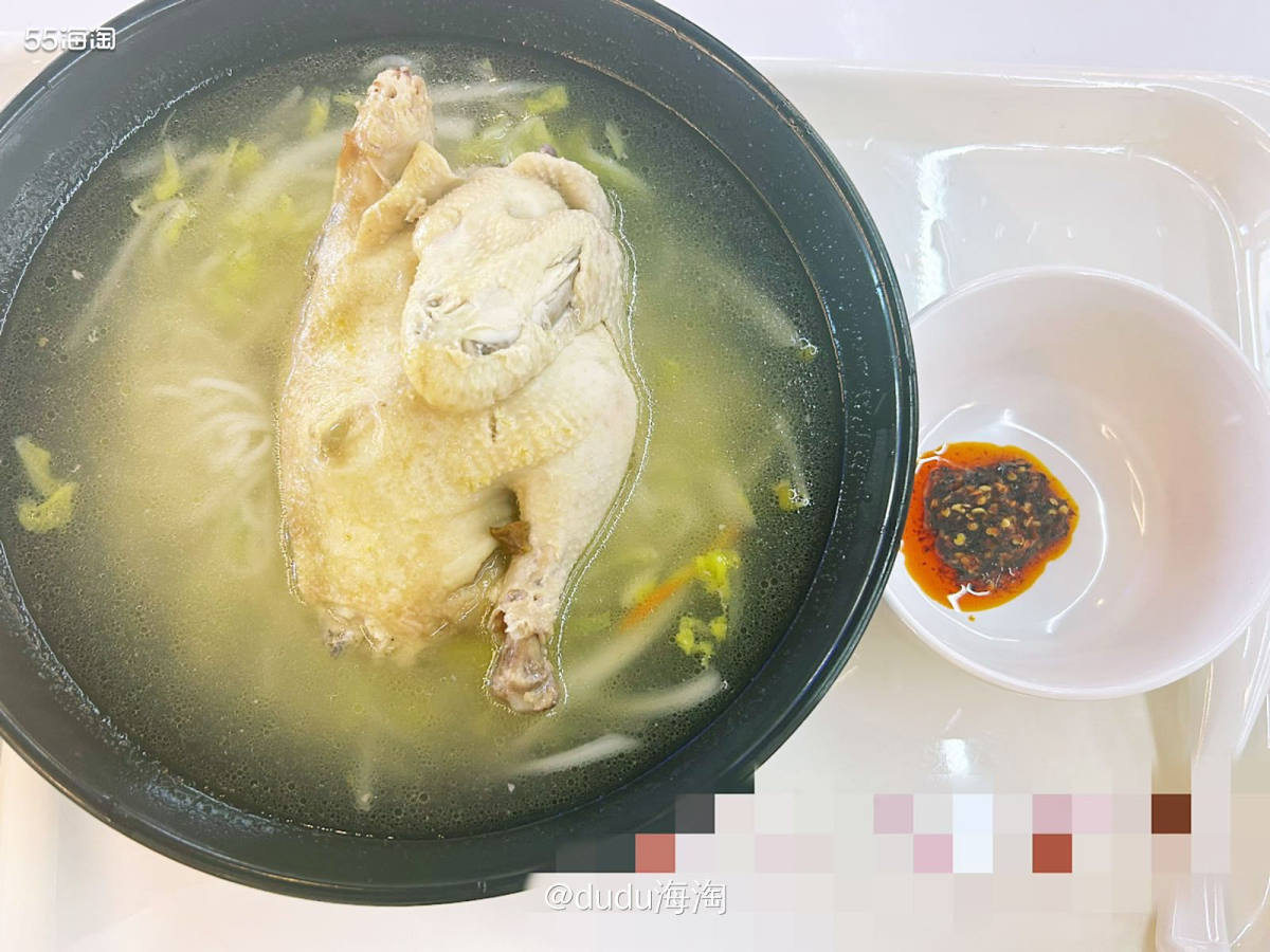 💦昨天中午本来打算去食堂吃肉沫米线的，等点完发现前面的小伙