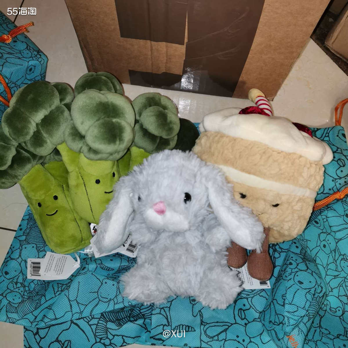 这一箱是上个月半夜购买的Jellycat，那时候国内西兰花的