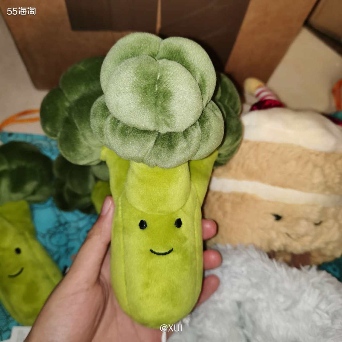 这一箱是上个月半夜购买的Jellycat，那时候国内西兰花的