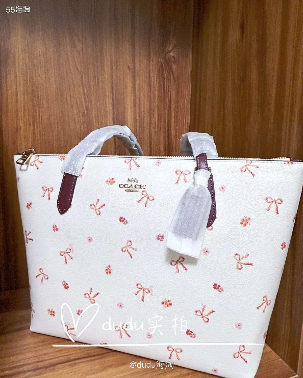 💓昨天回家收了一个海淘包裹，打开一看原来是在奥莱买的圣诞限