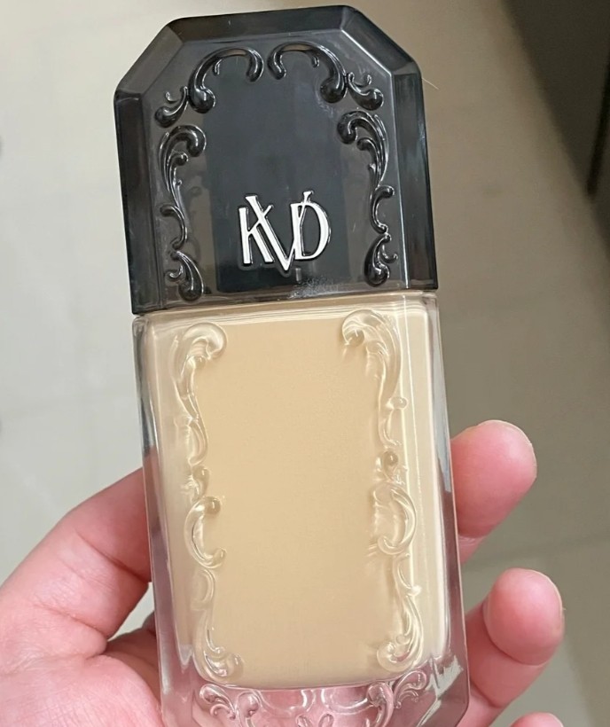 kvd好苹果粉底液哪个色号值得海淘？上期说到了kvd的粉底刷