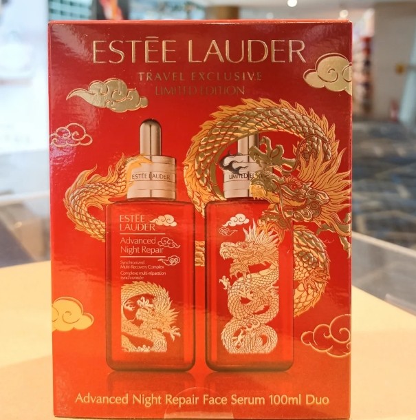 雅诗兰黛每年推出的新年限定好像都和红色有关，今年也不例外。但
