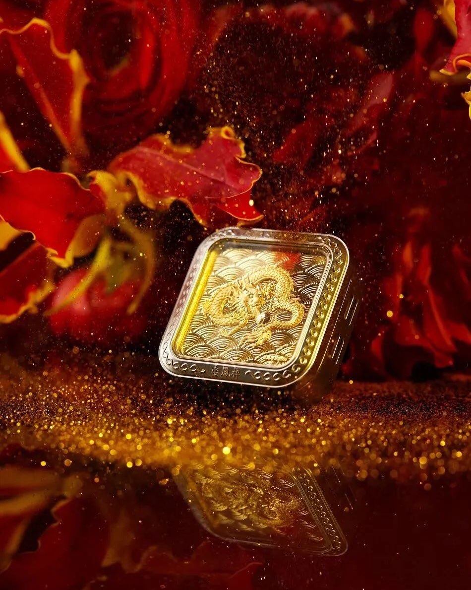 没有想到野兽派今年和老牌金店老凤祥合作，推出的龙年限定非常符