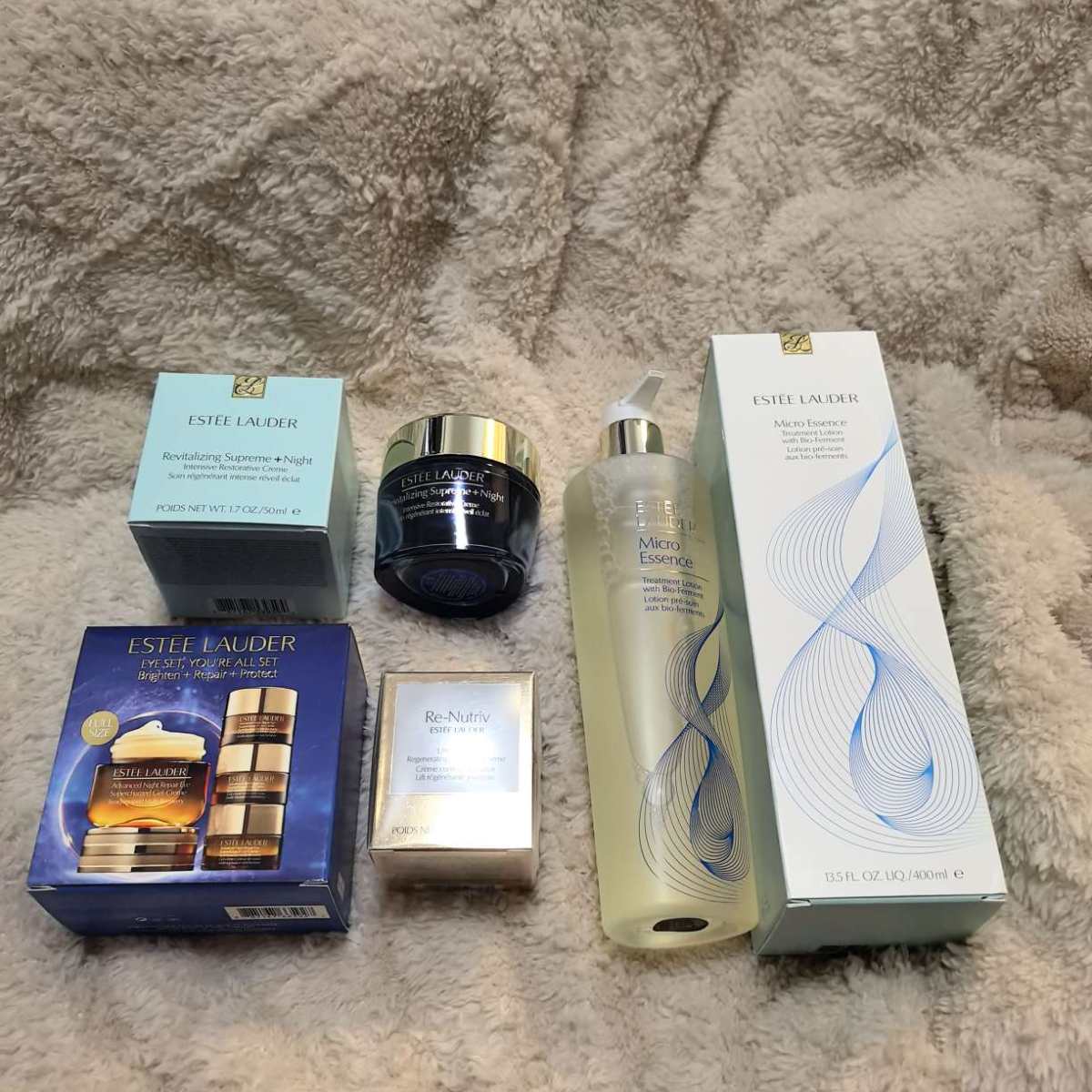 ☑开箱： 雅诗兰黛眼霜套装  其他都是赠品，黑五的活动送的真