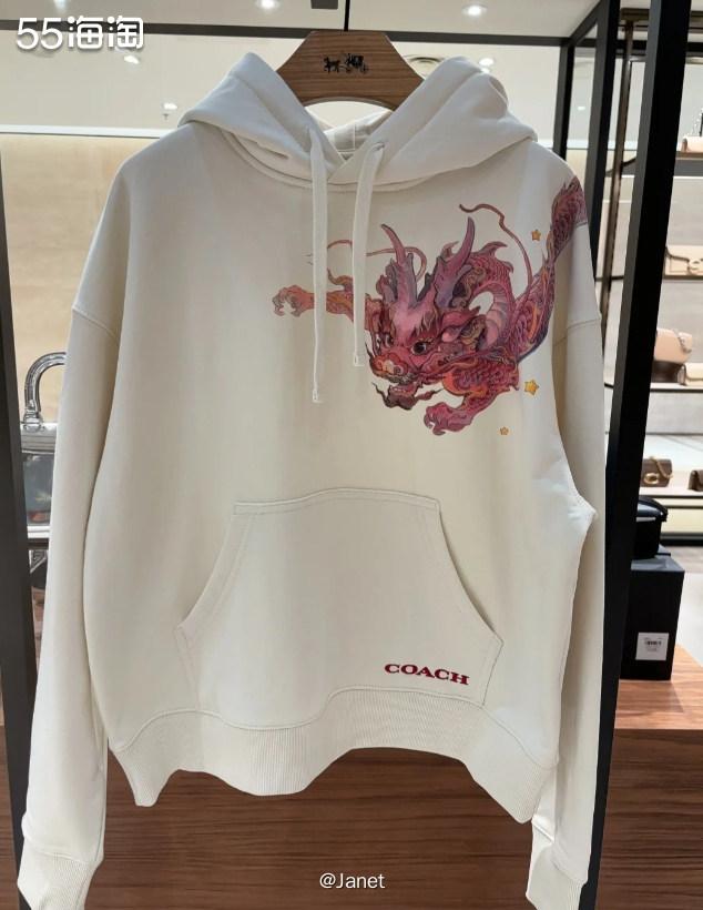 Coach今年的龙年限定不止有各种包袋手表配饰，还有衣服哦。
