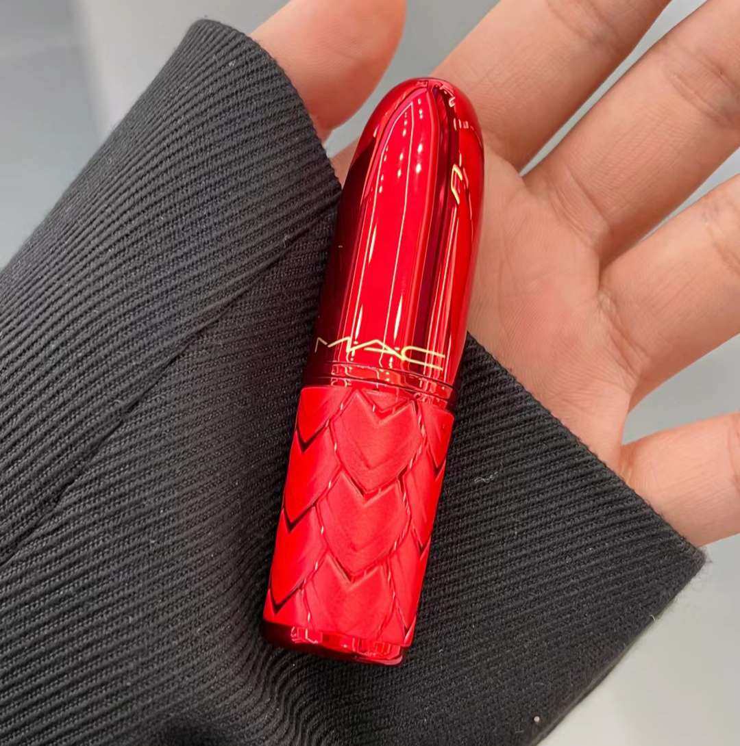 虽然说很多时候我get不到mac限定包装，不过最新的龙年限定