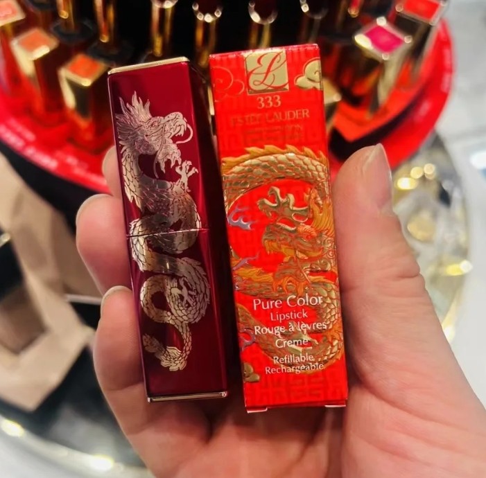 雅诗兰黛的龙年限定新品的包装简直太好看了，大家知道龙年限定系