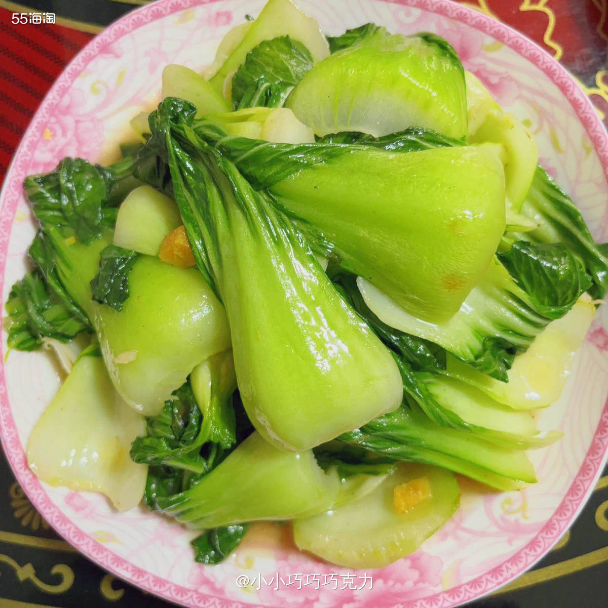 我们这边过农历新年的时候，家家户户都要准备腊货熏肉，熏香肠更